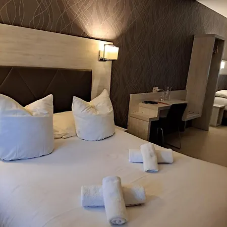 Le Patio Hotel *