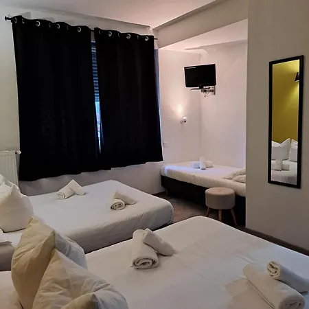 Le Patio Hotel *